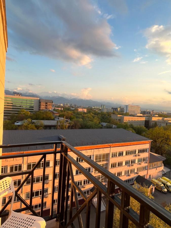 Студия В Центре Города, В «Золотом Квадрате» Almaty Ngoại thất bức ảnh