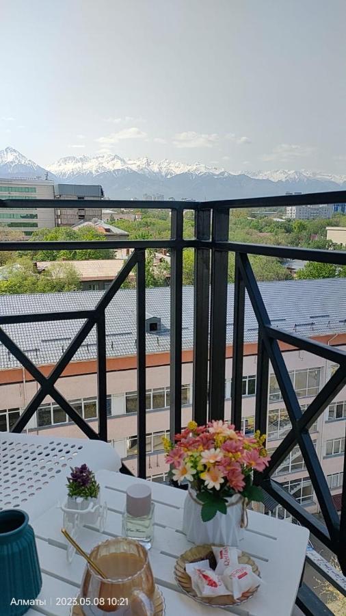 Студия В Центре Города, В «Золотом Квадрате» Almaty Ngoại thất bức ảnh